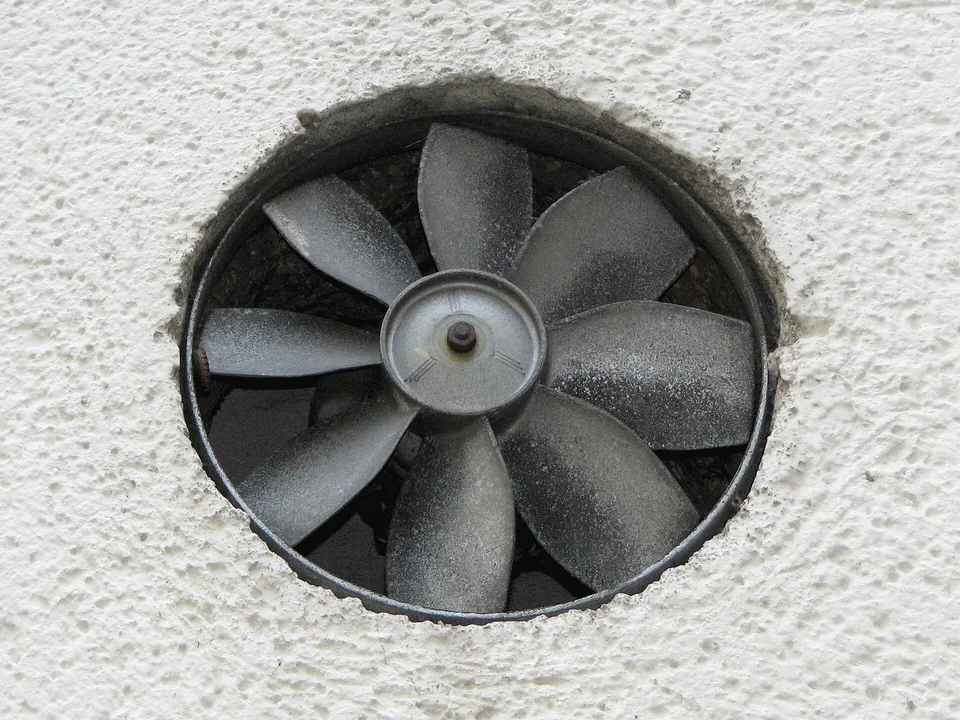 Extracteur d'air posé en mur : extraction des calories de cuisine et renouvellement d'air du local