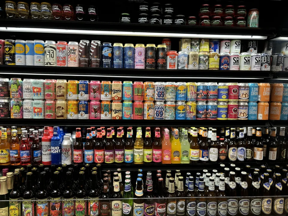 Vitrine réfrigérée de commerce : maintien entre 0 et 4 °C pour les produits frais